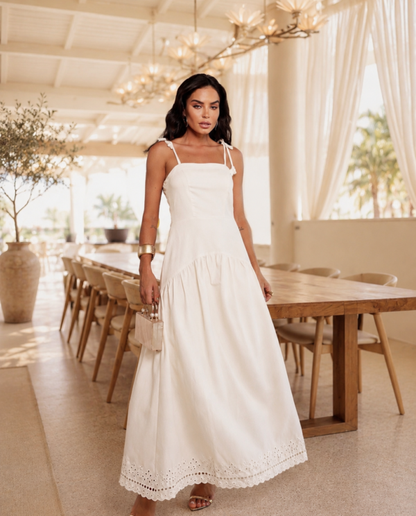 Vestido Linho Bordado na Barra