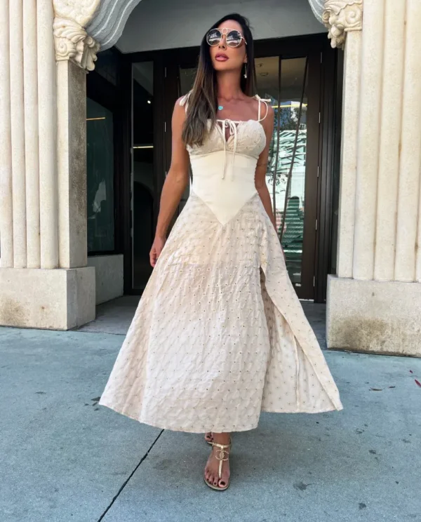 Vestido Midi em Laise com Fenda
