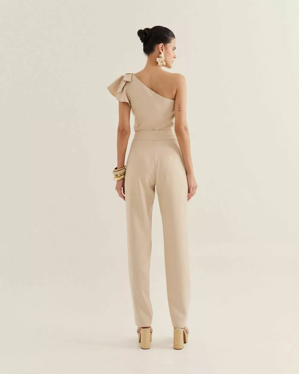 Calça Alfaiataria Cenoura com Viés - Imagem 5